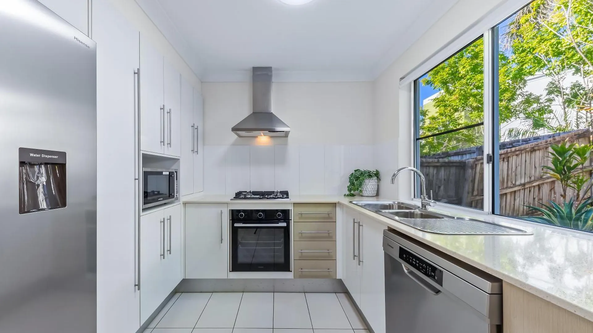Tropical Resort Apartment Cannonvale